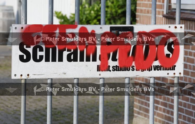 Amsterdam 21 juni 2026
Show Thijs Romer bij de Schram studios . De Dolle Minas komen protesteren tegen de show. demonstranten 