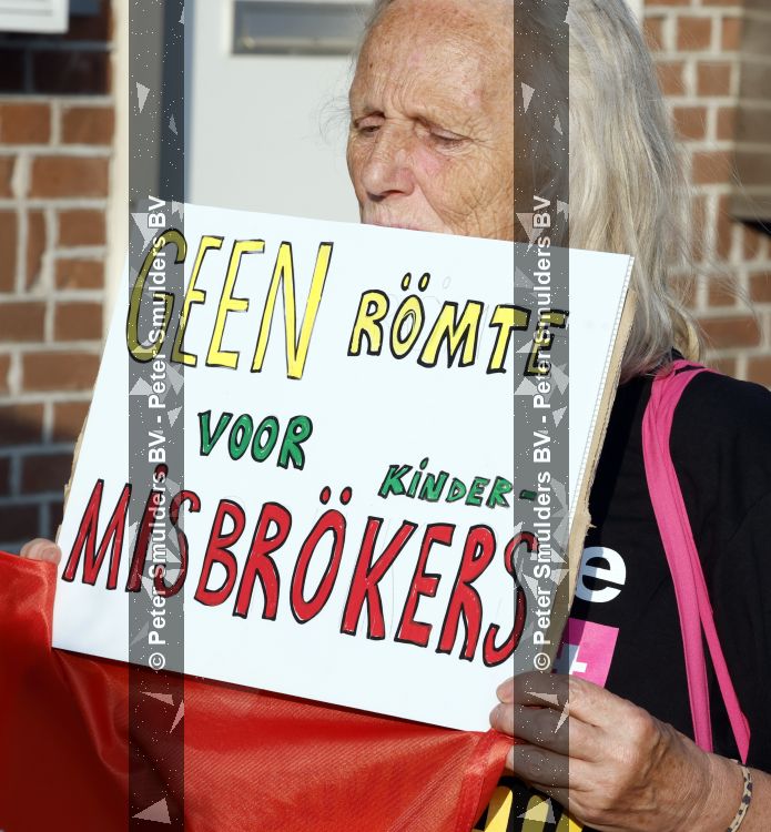Amsterdam 21 juni 2026
Show Thijs Romer bij de Schram studios . De Dolle Minas komen protesteren tegen de show. demonstranten 