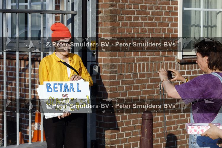 Amsterdam 21 juni 2026
Show Thijs Romer bij de Schram studios . De Dolle Minas komen protesteren tegen de show. demonstranten 