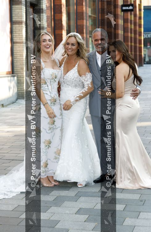 Nieuwegein 27 jumi 2026
Denny Braaf en zijn vrouw Germaine trouwen bij Wills in Nieuwegein . Dochters Noa Braaf en Luna Braaf 