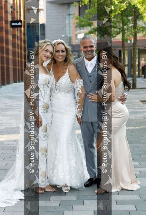 Nieuwegein 27 jumi 2026
Denny Braaf en zijn vrouw Germaine trouwen bij Wills in Nieuwegein . Dochters Noa Braaf en Luna Braaf 