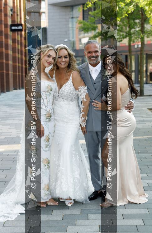 Nieuwegein 27 jumi 2026
Denny Braaf en zijn vrouw Germaine trouwen bij Wills in Nieuwegein . Dochters Noa Braaf en Luna Braaf 