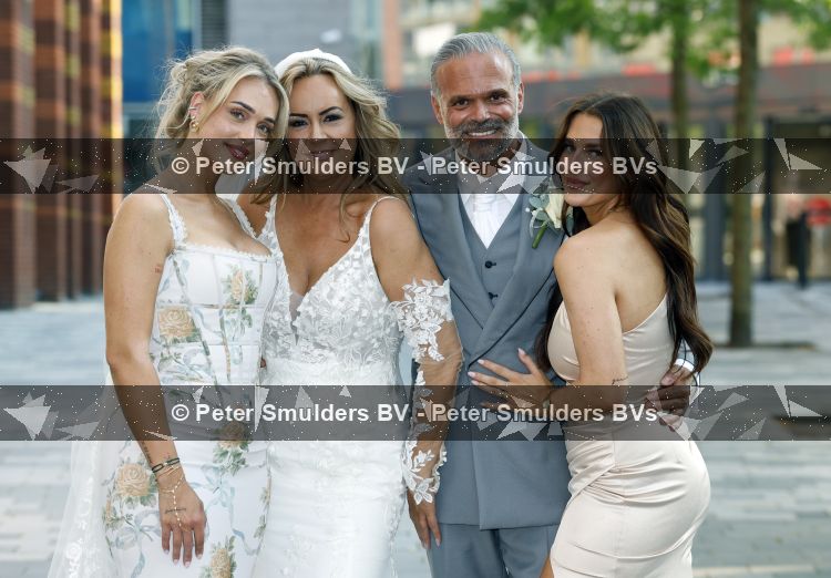 Nieuwegein 27 jumi 2026
Denny Braaf en zijn vrouw Germaine trouwen bij Wills in Nieuwegein . Dochters Noa Braaf en Luna Braaf 