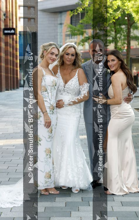 Nieuwegein 27 jumi 2026
Denny Braaf en zijn vrouw Germaine trouwen bij Wills in Nieuwegein . Dochters Noa Braaf en Luna Braaf 