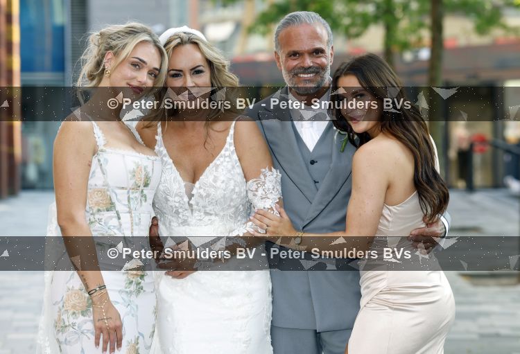 Nieuwegein 27 jumi 2026
Denny Braaf en zijn vrouw Germaine trouwen bij Wills in Nieuwegein . Dochters Noa Braaf en Luna Braaf 