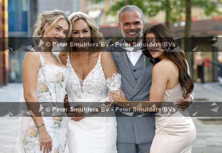Nieuwegein 27 jumi 2026
Denny Braaf en zijn vrouw Germaine trouwen bij Wills in Nieuwegein . Dochters Noa Braaf en Luna Braaf 