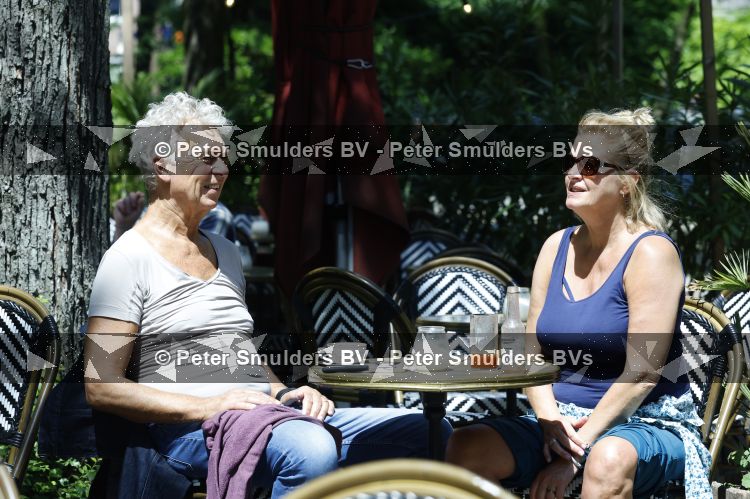 Amsterdam 16 juni 2026
Derk Bolt met een kennis op terras in Amsterdam zuid.