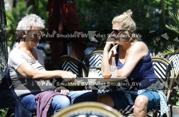 Amsterdam 16 juni 2026
Derk Bolt met een kennis op terras in Amsterdam zuid.