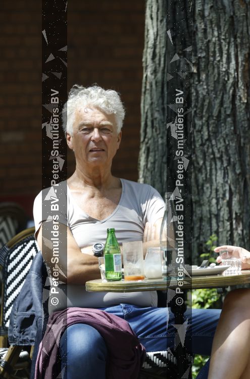 Amsterdam 16 juni 2026
Derk Bolt met een kennis op terras in Amsterdam zuid.