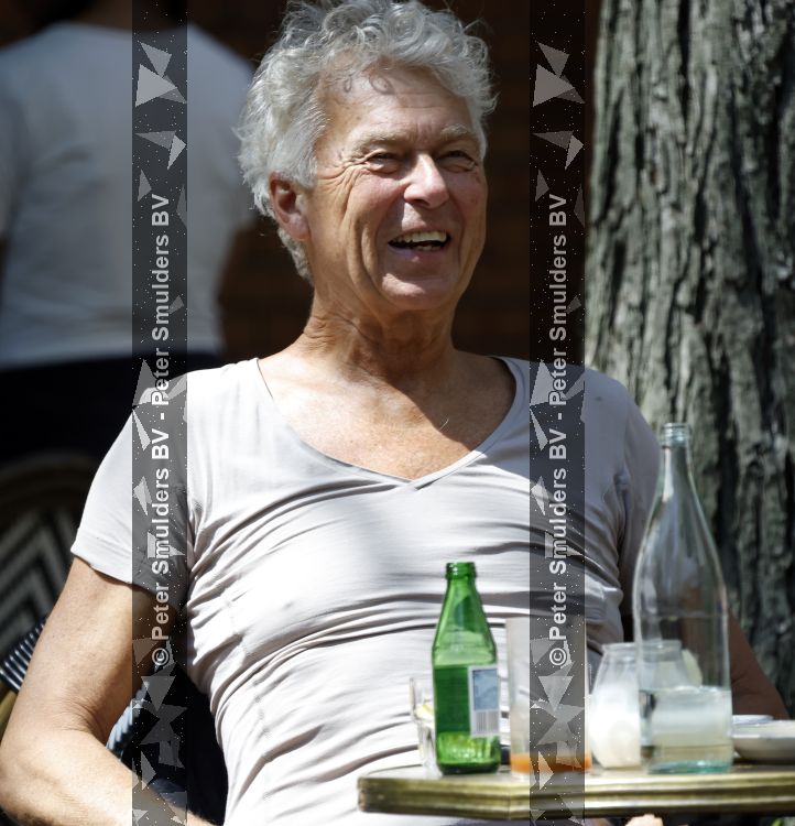 Amsterdam 16 juni 2026
Derk Bolt met een kennis op terras in Amsterdam zuid.