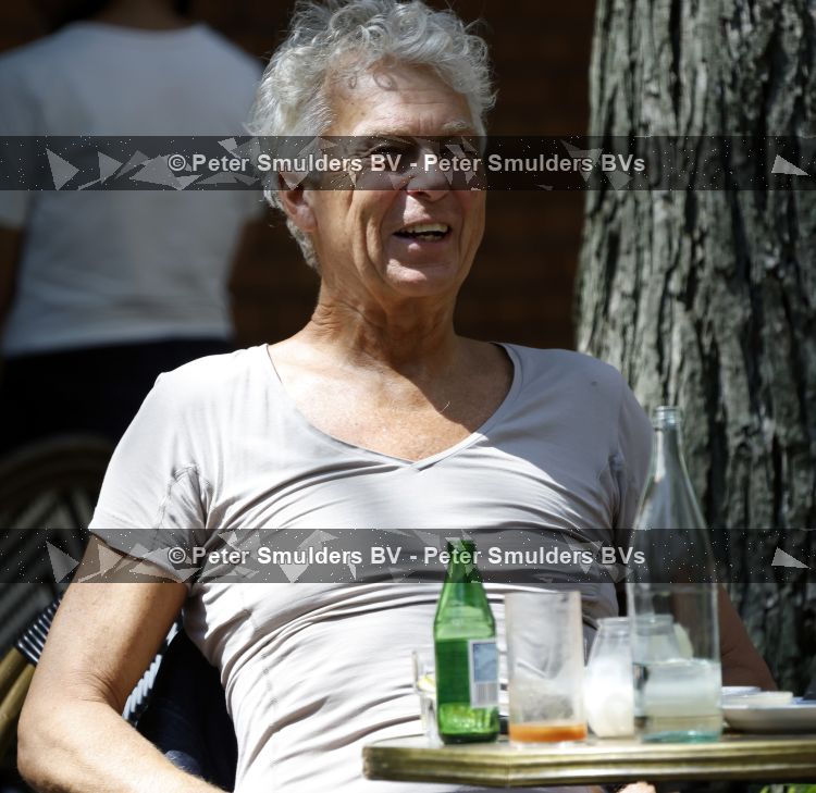 Amsterdam 16 juni 2026
Derk Bolt met een kennis op terras in Amsterdam zuid.