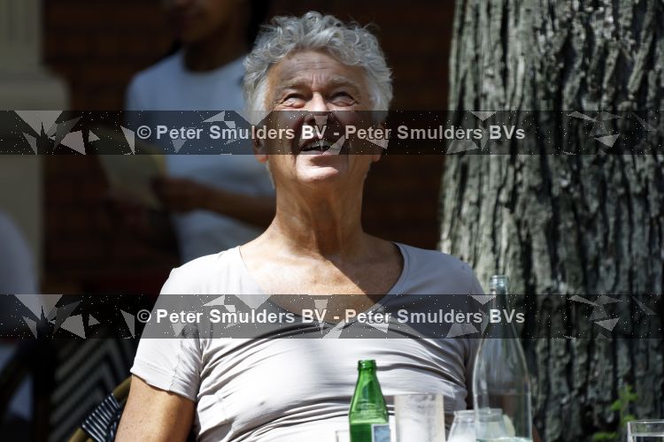 Amsterdam 16 juni 2026
Derk Bolt met een kennis op terras in Amsterdam zuid.