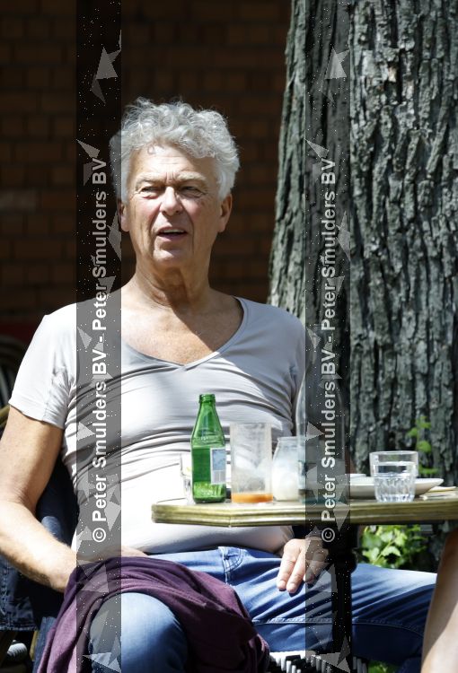 Amsterdam 16 juni 2026
Derk Bolt met een kennis op terras in Amsterdam zuid.