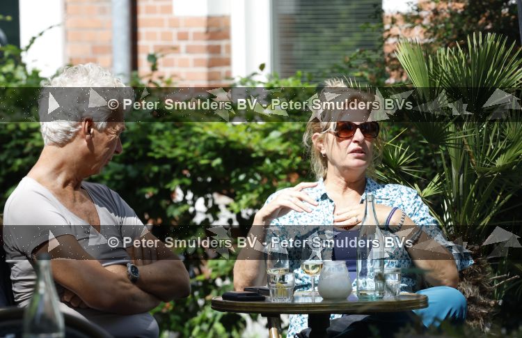 Amsterdam 16 juni 2026
Derk Bolt met een kennis op terras in Amsterdam zuid.