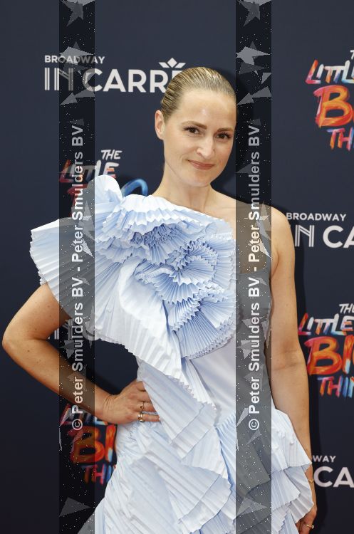Amsterdam 28 juni 2026
Premiere the little big things in Carre . Desi v Oeveren 