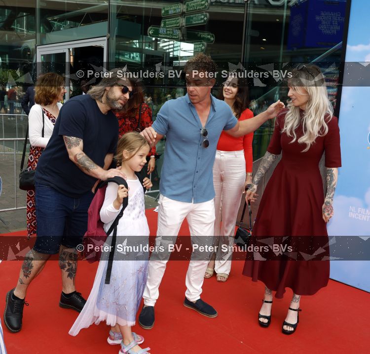 Amsterdam 31 mei 2026
Premiere Rutger Thomas en Paco 2 in Pathe Arena . Dionne Slagter kwam met haar broer (blauwe polo) en partner ( zonnebril )