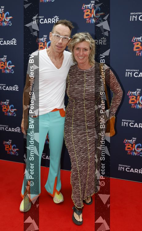 Amsterdam 28 juni 2026
Premiere the little big things in Carre . Dolf Jansen kwam met zijn vrouw 