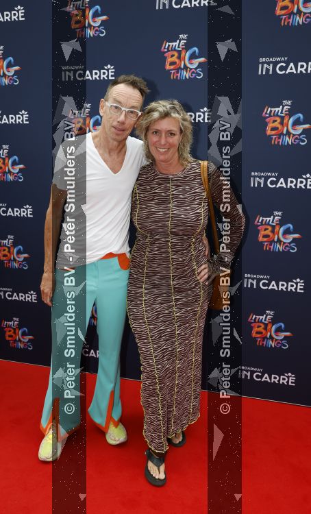 Amsterdam 28 juni 2026
Premiere the little big things in Carre . Dolf Jansen kwam met zijn vrouw 
