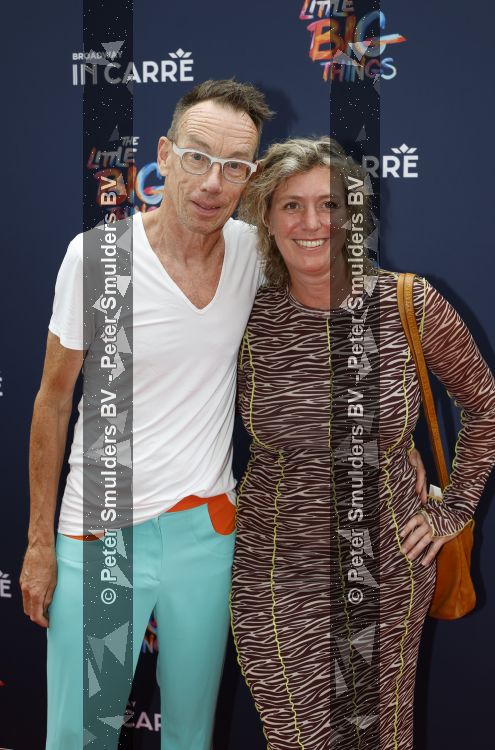 Amsterdam 28 juni 2026
Premiere the little big things in Carre . Dolf Jansen kwam met zijn vrouw 