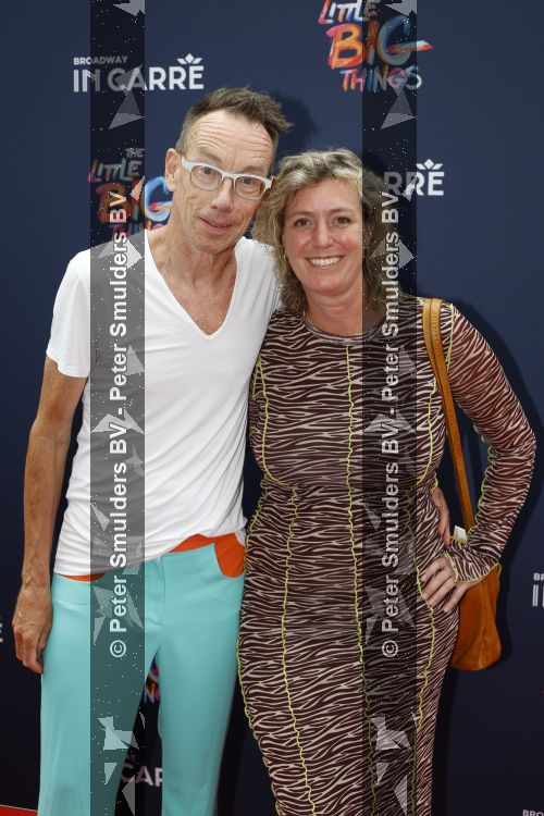 Amsterdam 28 juni 2026
Premiere the little big things in Carre . Dolf Jansen kwam met zijn vrouw 