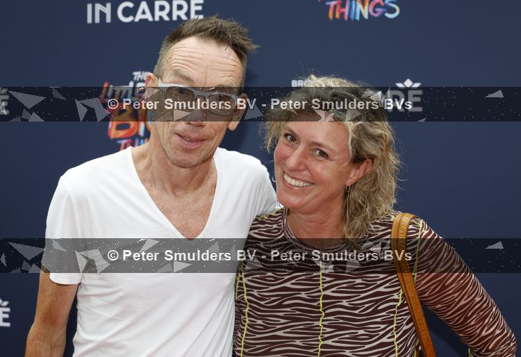 Amsterdam 28 juni 2026
Premiere the little big things in Carre . Dolf Jansen kwam met zijn vrouw 