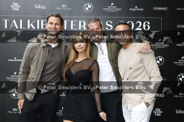 Amsterdam 4 juni 2026
Talkies terras awards bij hotel Pestana . Ook de nieuwe cover met daarop Eelko v Kooten en Olcay Gulsen wordt onthult. Dolshe Gulsen met Tamer Gonen en Steve Schumann en Kristina Bozilovic 