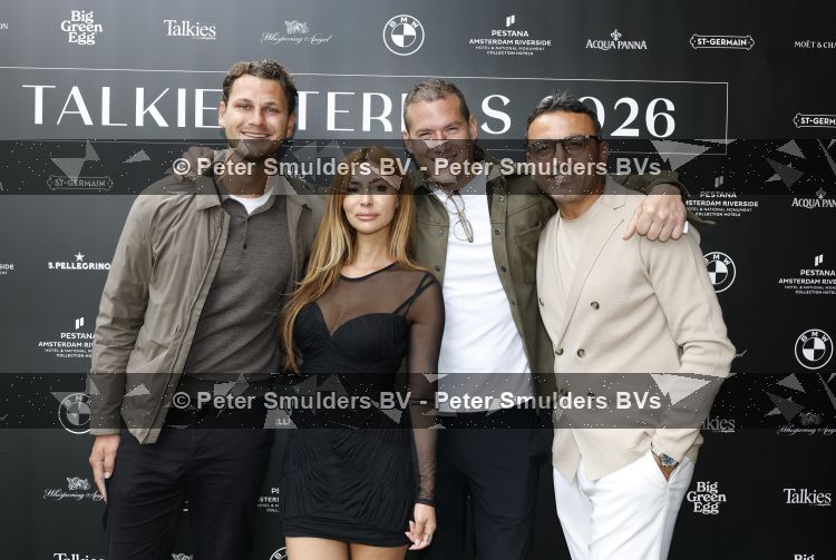 Amsterdam 4 juni 2026
Talkies terras awards bij hotel Pestana . Ook de nieuwe cover met daarop Eelko v Kooten en Olcay Gulsen wordt onthult. Dolshe Gulsen met Tamer Gonen en Steve Schumann en Kristina Bozilovic 