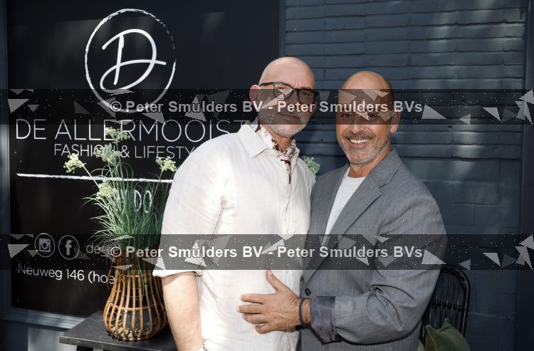 Hilversum 22 mai 2026
Domenik Romano en Ferenc Damen  van het programa MAFS in hun kleing winkel 