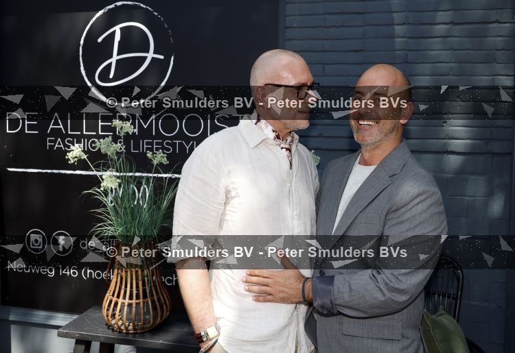 Hilversum 22 mai 2026
Domenik Romano en Ferenc Damen  van het programa MAFS in hun kleing winkel 