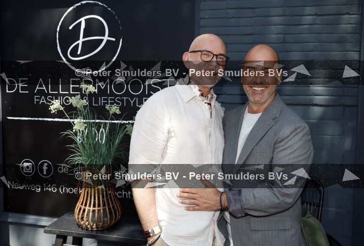 Hilversum 22 mai 2026
Domenik Romano en Ferenc Damen  van het programa MAFS in hun kleing winkel 