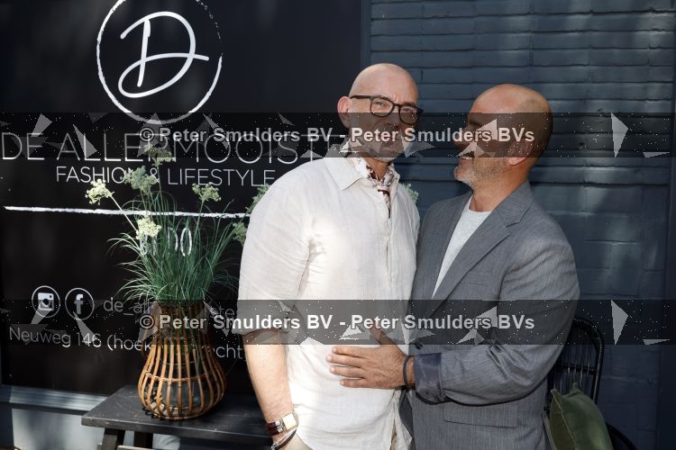 Hilversum 22 mai 2026
Domenik Romano en Ferenc Damen  van het programa MAFS in hun kleing winkel 