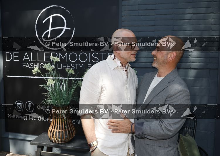Hilversum 22 mai 2026
Domenik Romano en Ferenc Damen  van het programa MAFS in hun kleing winkel 