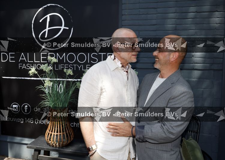Hilversum 22 mai 2026
Domenik Romano en Ferenc Damen  van het programa MAFS in hun kleing winkel 