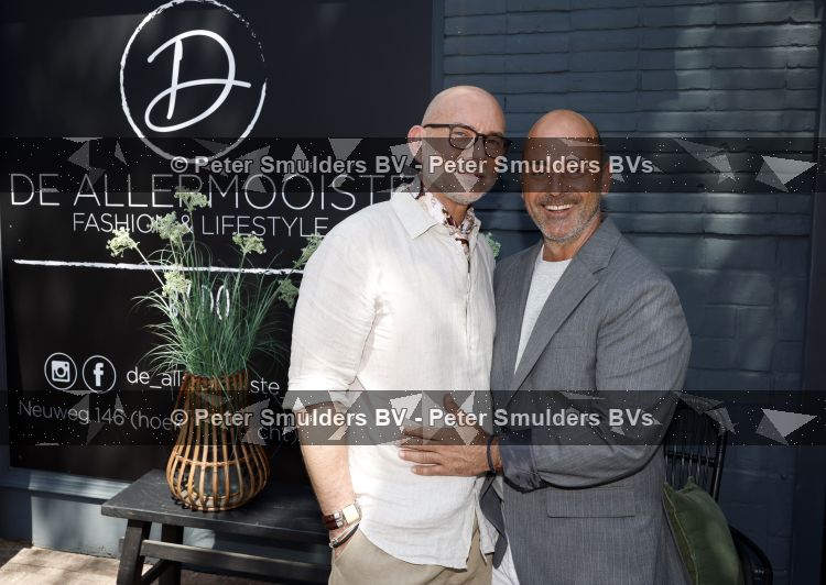 Hilversum 22 mai 2026
Domenik Romano en Ferenc Damen  van het programa MAFS in hun kleing winkel 