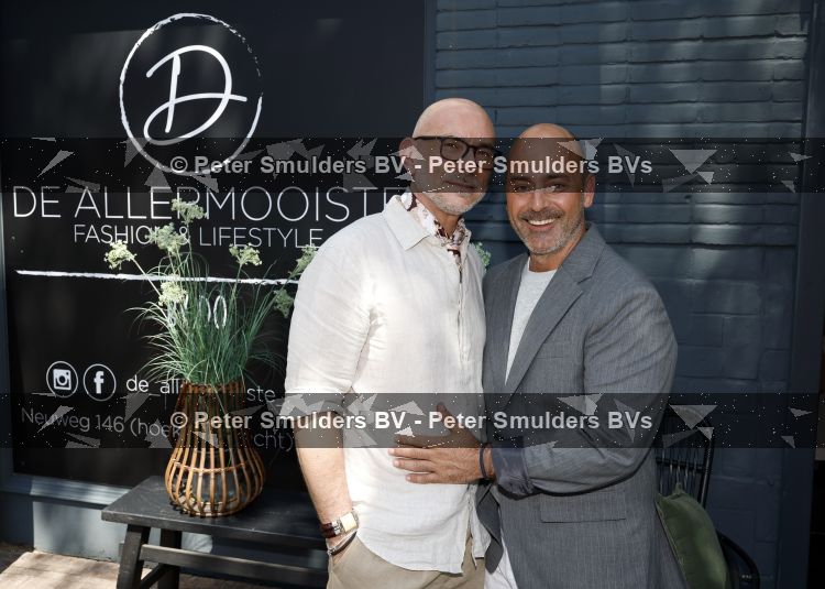 Hilversum 22 mai 2026
Domenik Romano en Ferenc Damen  van het programa MAFS in hun kleing winkel 