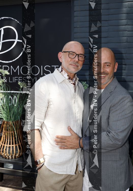 Hilversum 22 mai 2026
Domenik Romano en Ferenc Damen  van het programa MAFS in hun kleing winkel 
