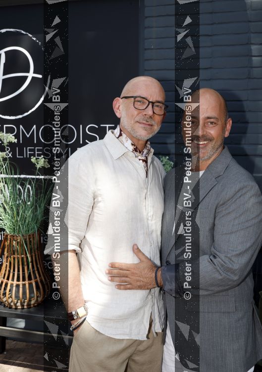 Hilversum 22 mai 2026
Domenik Romano en Ferenc Damen  van het programa MAFS in hun kleing winkel 
