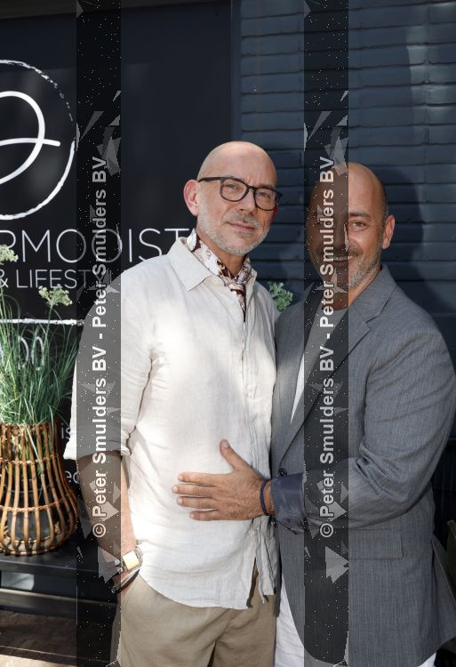 Hilversum 22 mai 2026
Domenik Romano en Ferenc Damen  van het programa MAFS in hun kleing winkel 