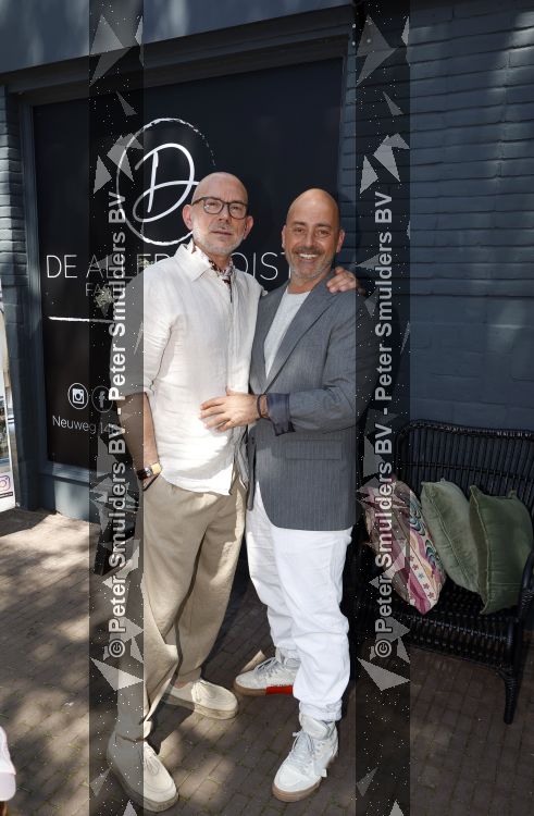 Hilversum 22 mai 2026
Domenik Romano en Ferenc Damen  van het programa MAFS in hun kleing winkel 