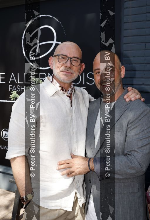 Hilversum 22 mai 2026
Domenik Romano en Ferenc Damen  van het programa MAFS in hun kleing winkel 
