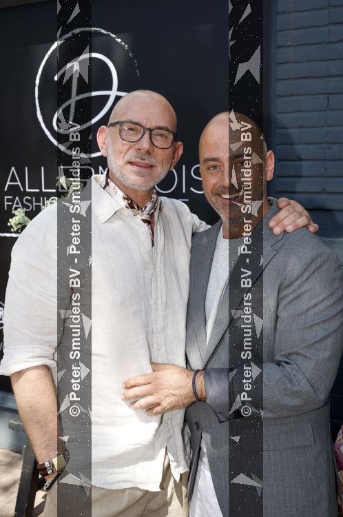 Hilversum 22 mai 2026
Domenik Romano en Ferenc Damen  van het programa MAFS in hun kleing winkel 