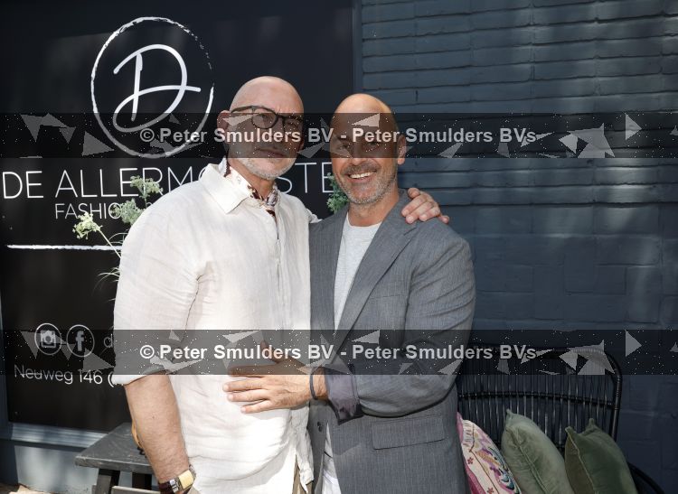 Hilversum 22 mai 2026
Domenik Romano en Ferenc Damen  van het programa MAFS in hun kleing winkel 
