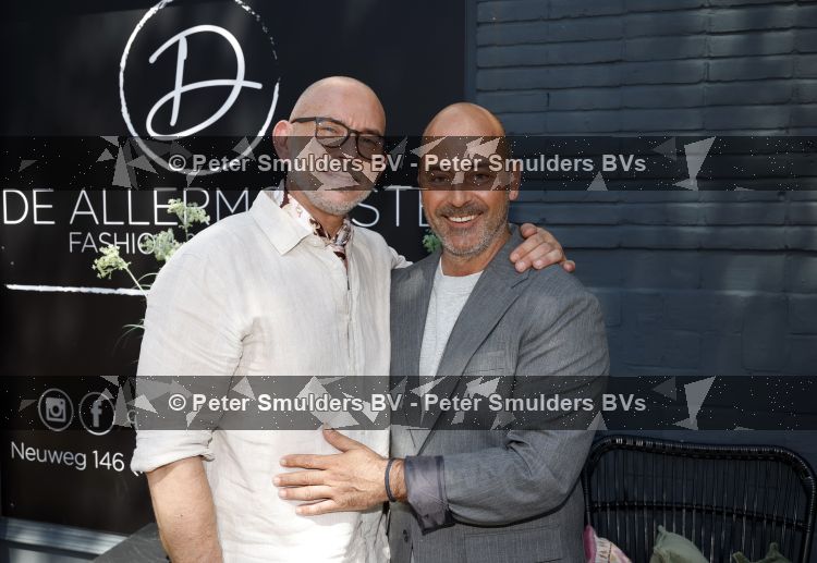 Hilversum 22 mai 2026
Domenik Romano en Ferenc Damen  van het programa MAFS in hun kleing winkel 