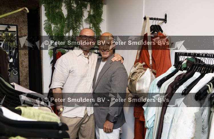 Hilversum 22 mai 2026
Domenik Romano en Ferenc Damen  van het programa MAFS in hun kleing winkel 