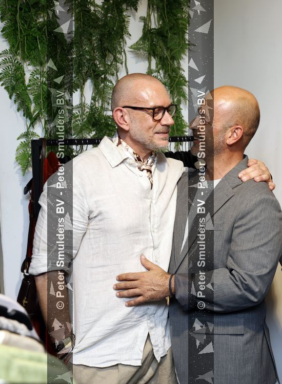 Hilversum 22 mai 2026
Domenik Romano en Ferenc Damen  van het programa MAFS in hun kleing winkel 