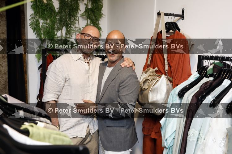 Hilversum 22 mai 2026
Domenik Romano en Ferenc Damen  van het programa MAFS in hun kleing winkel 