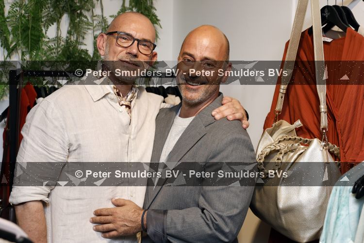 Hilversum 22 mai 2026
Domenik Romano en Ferenc Damen  van het programa MAFS in hun kleing winkel 