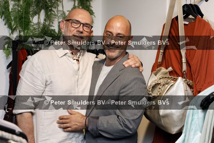 Hilversum 22 mai 2026
Domenik Romano en Ferenc Damen  van het programa MAFS in hun kleing winkel 