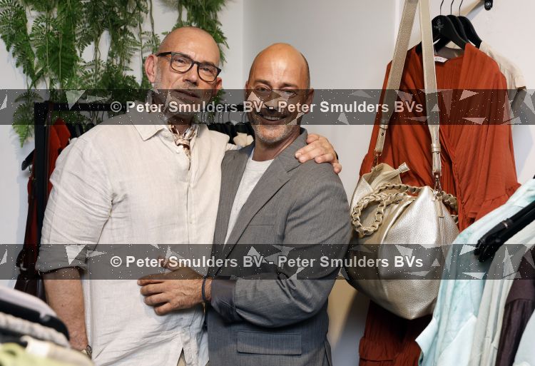 Hilversum 22 mai 2026
Domenik Romano en Ferenc Damen  van het programa MAFS in hun kleing winkel 
