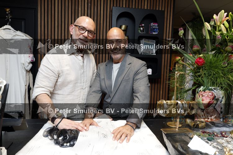 Hilversum 22 mai 2026
Domenik Romano en Ferenc Damen  van het programa MAFS in hun kleing winkel 